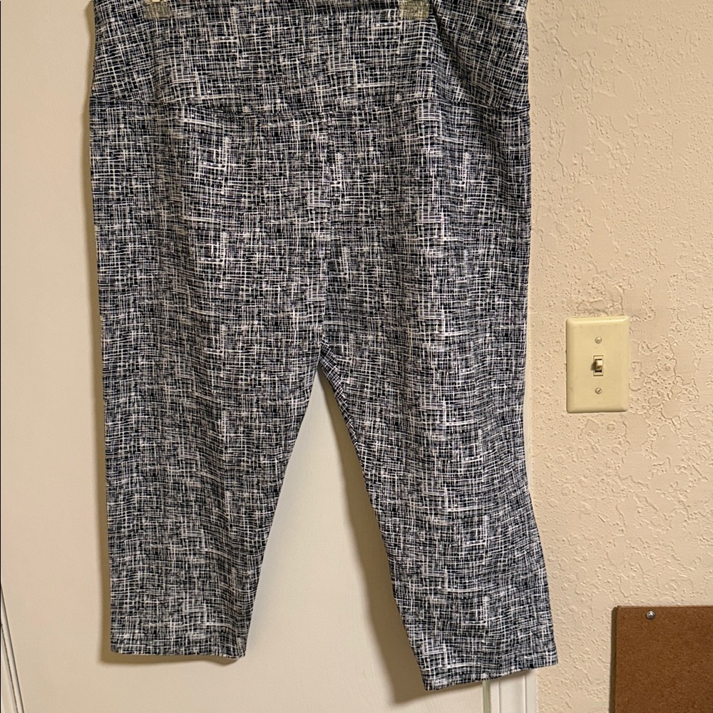 Elegant Black and White Patterned Capris